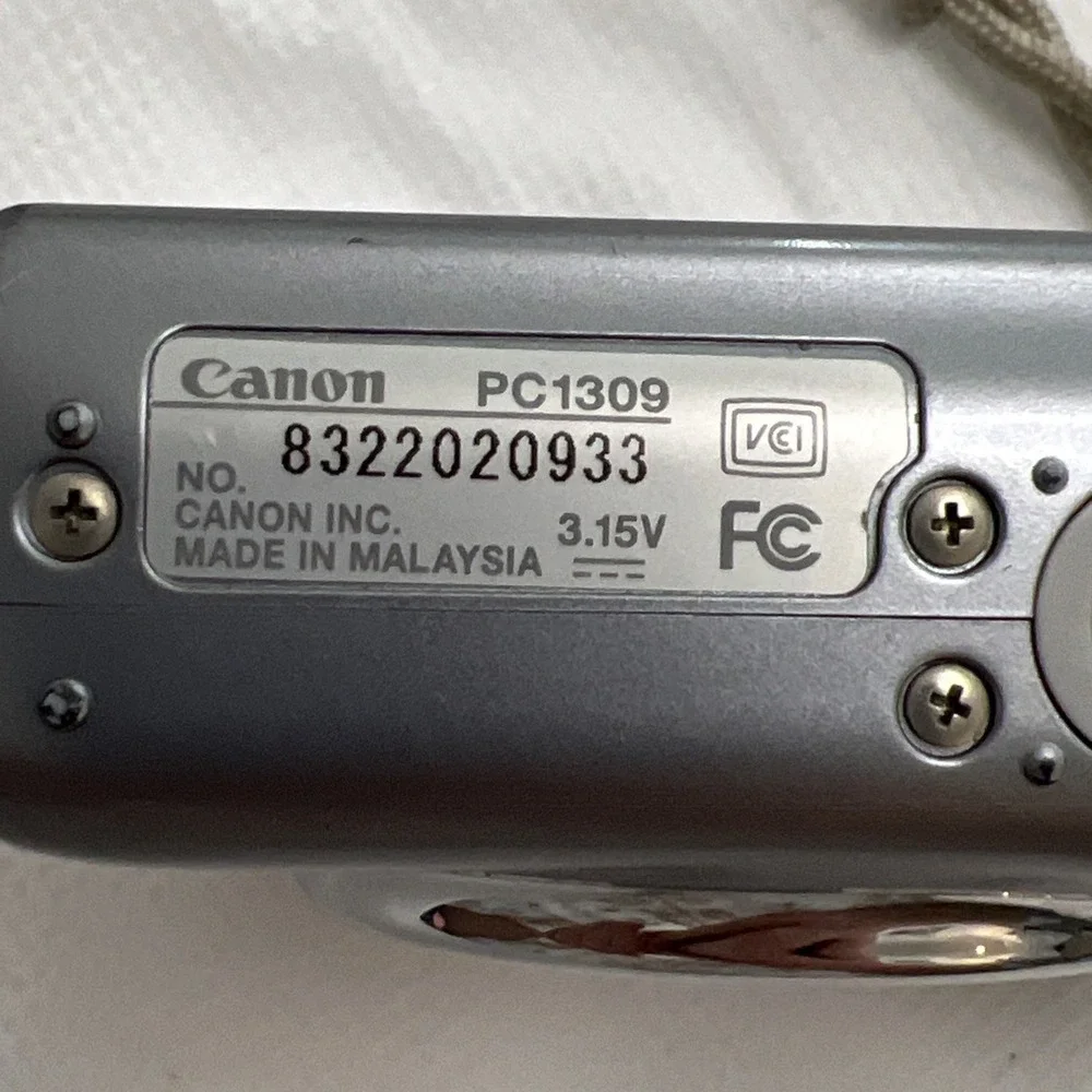 Canon PowerShot A1000 IS  10.0MP 4x Digital Camera PARTS ONLY